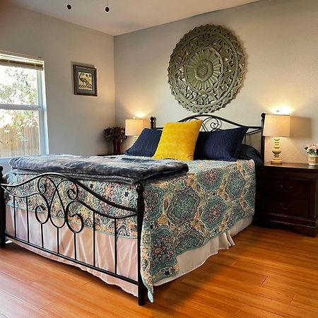 Boho Bliss- Cozy Private Room 2 Miles From Alamodome! San Antonio Bagian luar foto