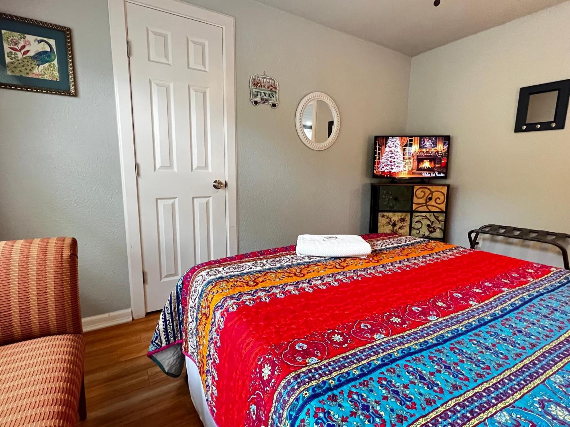 Boho Bliss- Cozy Private Room 2 Miles From Alamodome! San Antonio Bagian luar foto