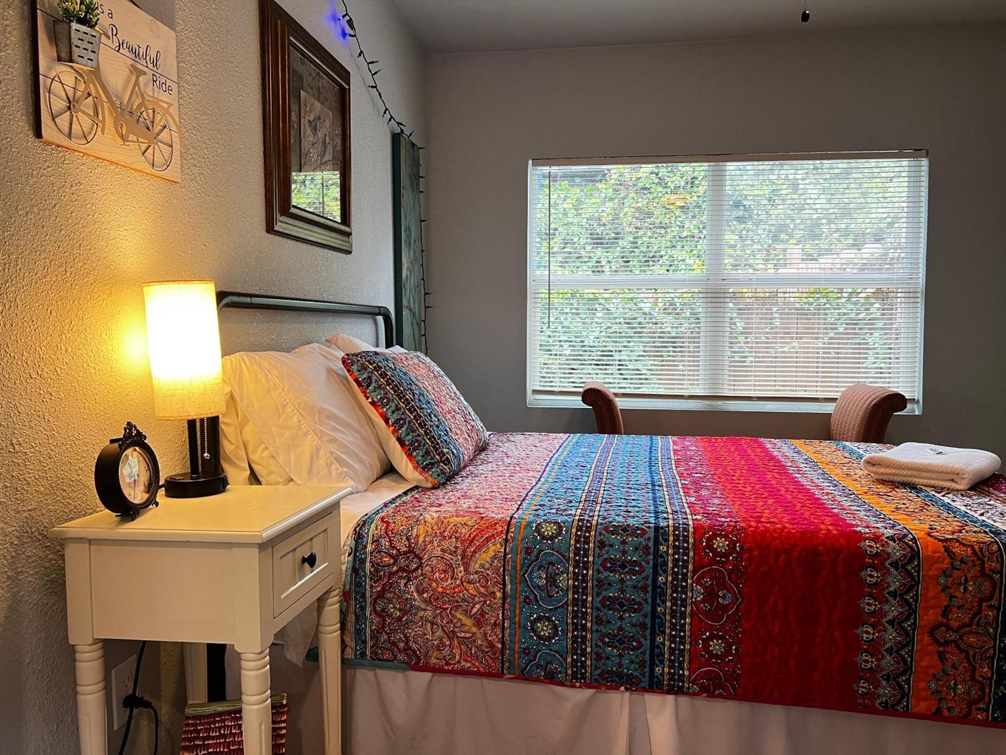 Boho Bliss- Cozy Private Room 2 Miles From Alamodome! San Antonio Bagian luar foto