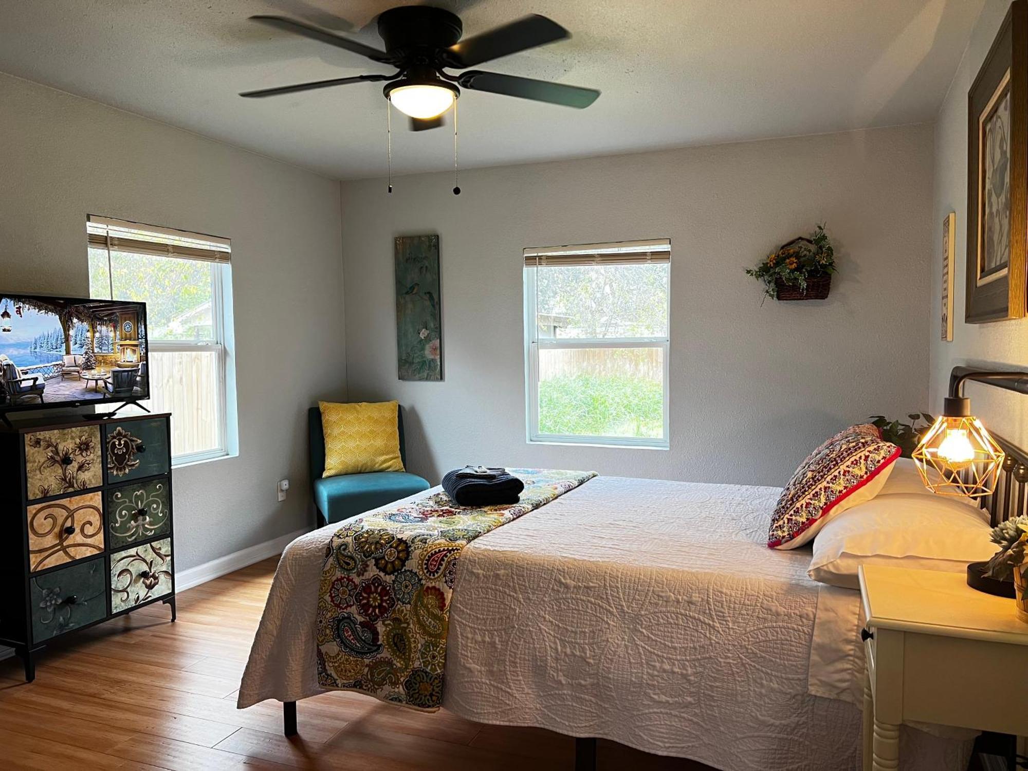 Boho Bliss- Cozy Private Room 2 Miles From Alamodome! San Antonio Bagian luar foto